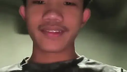 Pinoy twink ateşli mastürbasyonlar: büyük boşalmalara hazır ol!