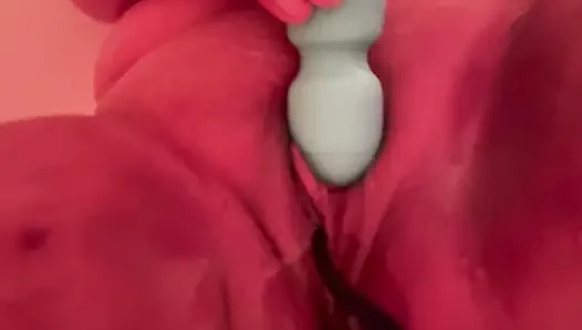 Amcığım dolu ve dölle dolup taşıyor