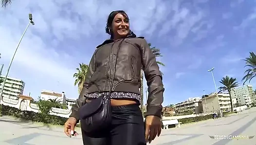 Bu esmer kumsalda kahrolası seviyor onu kedi alır