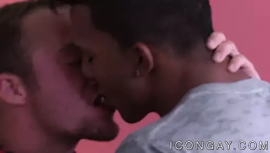 Eşcinsel çift derek reed ve devon felix tutkuyla göt doğurmak