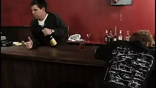 Düzgün vücutlu esmer wrestles damızlık çıplak sonra gets becerdin