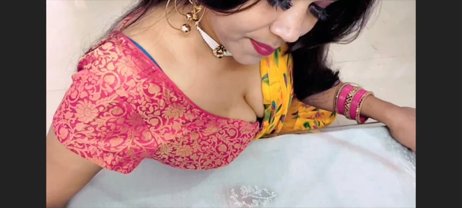 Hizmetçi efendisinin dileğini sahibesinin yapmadığı yarağı emiyor.