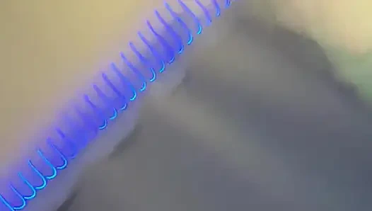 Azgın genç orta yaşlı seksi kadın öğle yemeğinde araba tamircisi tarafından sert sikiliyor