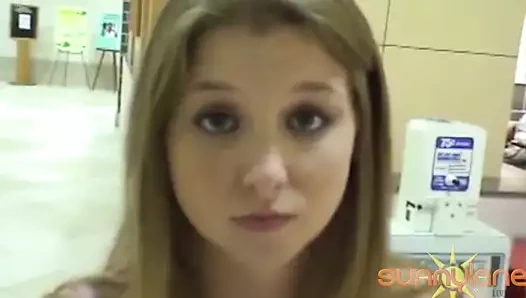 Sürtük horoz bağımlısı güneşli şerit sikikleri bir sert çük içinde bir klinik