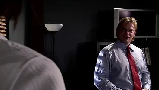 Kedi-kadın joker'in hapishaneden kaçmasına yardım ediyor ve onu sikmesine izin veriyor