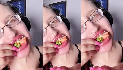 Asmr paprika pepper yeme - asmr, göz gözlüğü, gianess, ruj, büyük dudaklar, ağız, yemek, yüz fetişi, uzun tırnaklar