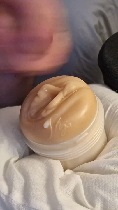 Büyük Beyaz Sik Fleshlight'ın İçine ve Üzerine Boşalana Kadar Sikiyor (İç Boşalma Boşalma Tiedtocum | Bölüm 1