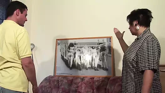 Çorap giyen büyük memeli olgun sikiliyor ve amcık yalıyor