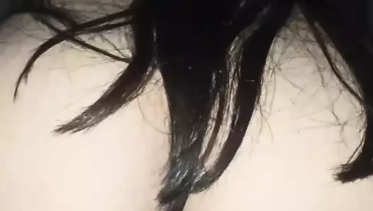 Prezervatifsiz ve erkek arkadaşımın sperminin kıçımdan aşağı dökülmesiyle sevişiyorum