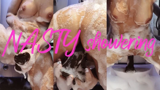 Busty milf yakalandı showering ve Mastürbasyon ile bir dev yapay penis