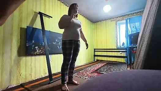 Kamera arkası, kesilmemiş. Yeni bir seks yatağı inşa ediyoruz