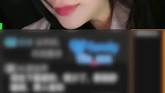 Öğretmenin video canlı yayını, şehvetli bir grup adamla paylaşıldı