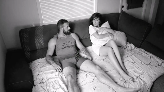 Üvey kız kardeş ve üvey erkek kardeş seks yaparken kameraya yakalandı