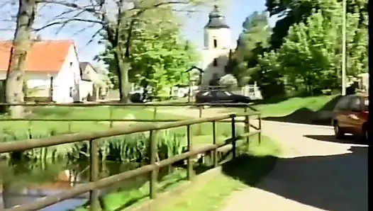 Pisses Kadınlar Sadece Öpüşmek Değil (1990)