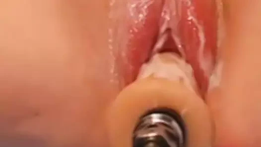 Tesettürlü bakire pembe amcık fışkırtıyor