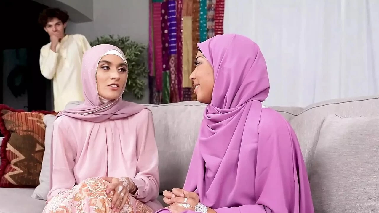 Hijab đeo khăn trùm đầu malina melendez và aubry babcock đụ anh trai kế của họ - gái điếm đội khăn trùm đầu