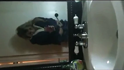 Carrie michalka üstsüz dans eden selfie