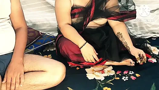 Hintli köylü kız Hintçe seste sert sikişiyor