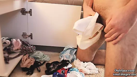 Kız arkadaşı ve külot dolu