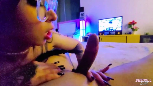 Azgın üvey kız kardeşle sert sakso ve ağzına boşalma bakış açısı