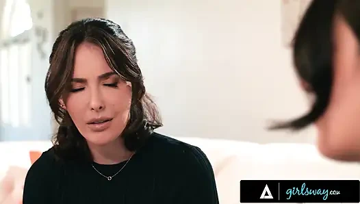 Girlsway - yığılmış asker Sarah Arab eski komutanı Casey Calvert ile yeniden bir araya geliyor
