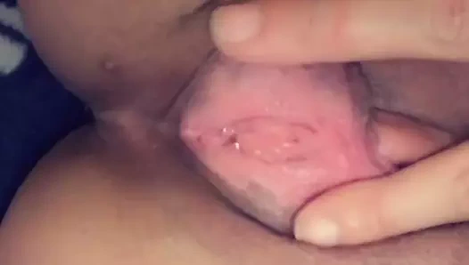 İyi bir sürtük gibi benim kedi yayılıyor