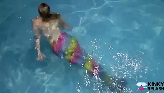 Tutsak deniz kızı havuzda seni azdırıyor