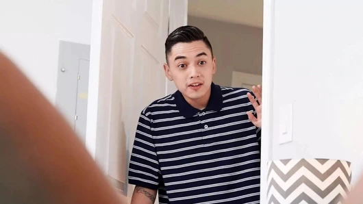 Minyon gençler Jenna Foxx Olivia Jayy arkadaşlarının erkek arkadaşını gözünün önünde sikiyor - gerçeklik kralları