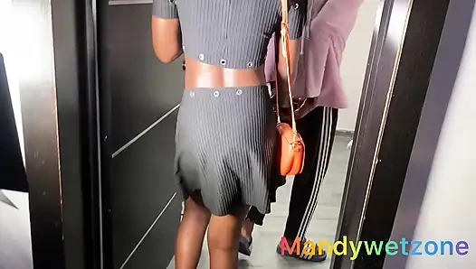 Merhamet için yalvarana kadar onu sikiyorum