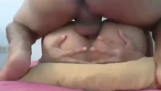 Sıcak dik amatör sürtük gets bir sert anal vurma