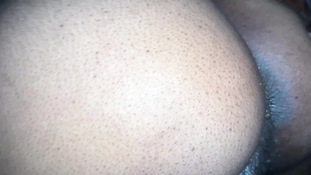 Üvey kız kardeş o yarağa binerken amcık sesi çıkarıyor