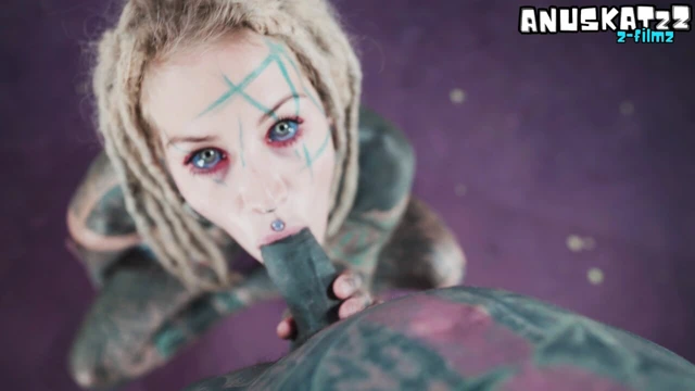 Dövmeli pirsingli alt kız ıslak sakso ve anal sikiş