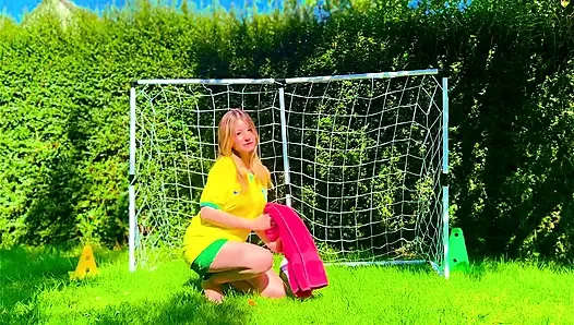 Brezilyalı futbol kızı jersey iç çamaşırı orgazmı için azdırıyor