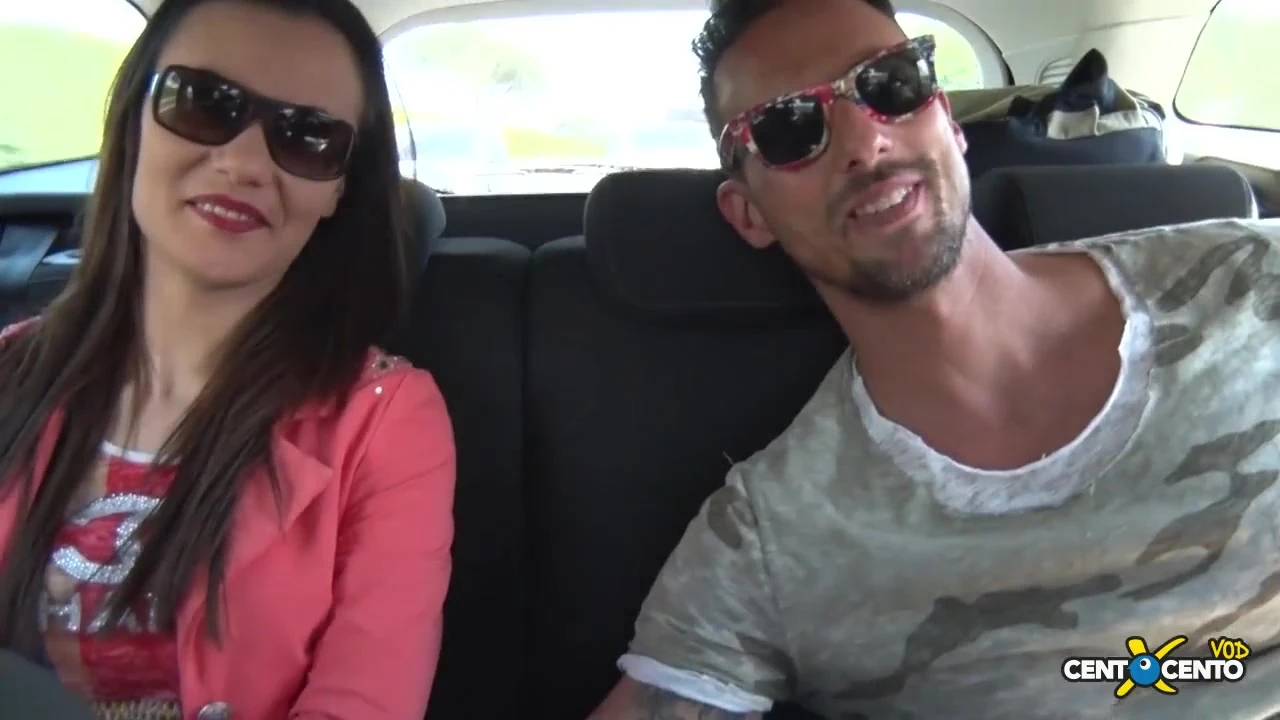 Roberta Farnese, elena और Andrew के साथ फोटो शूट में हिस्सा लेती है