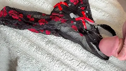 Karısının külotlarına boşalma 11