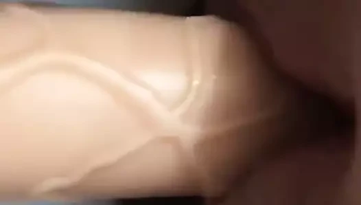 Eş sikikleri ona güzel kedi içinde banyo