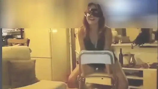 Girne'de bir gece seksi evli kadın azdırıyor