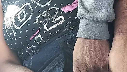 Parmak kahrolası eş içinde the araba