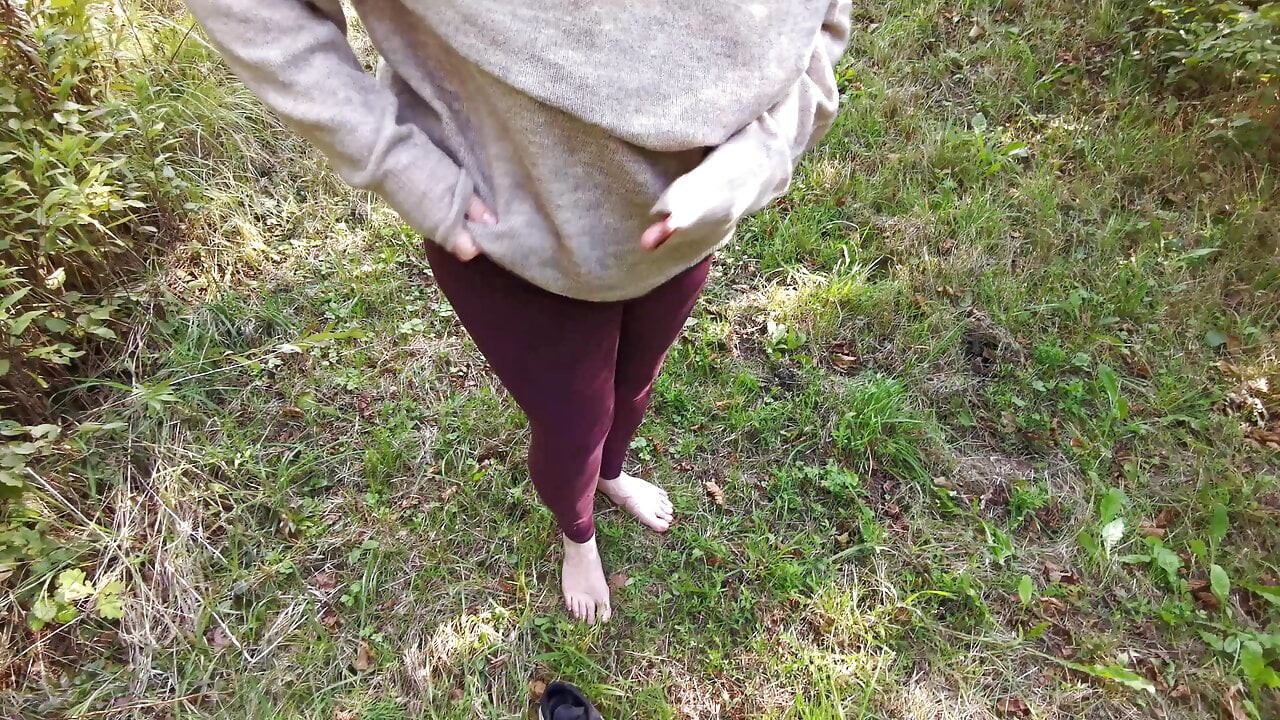 Tokatlamak için çıplak ayak ve çıplak göğüsler