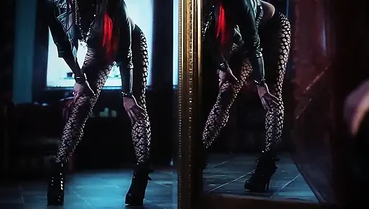 Holly D rockçı bir piliç