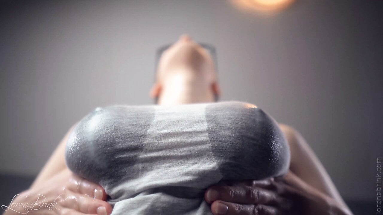 Sütün var mı? gömlek 3'ten sızan süt (simüle edilmiş)