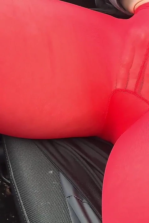 Kırmızı Taytla Külot Yok