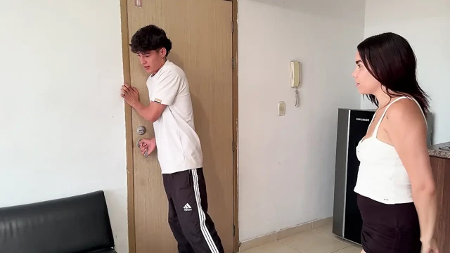I have a doubt about how to use a condom so I call my neighbor to teach me, we end up fucking hard until I come on her.