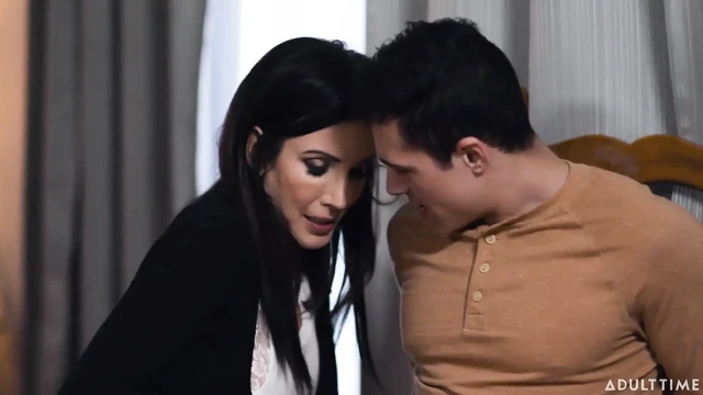 Üvey annenin oğlu - hormonlu genç kız ateşli üvey annesi Shay Sights için güçlü bir arzuya sahip