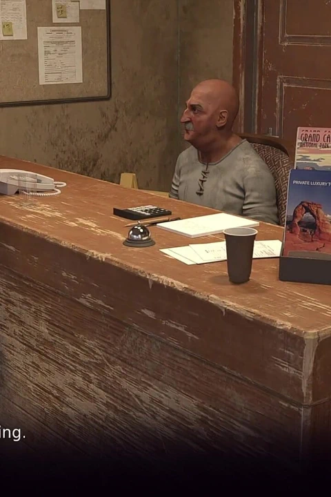 Genç Ve Ateşli Garson Çirkin Yaşlı Bir Patron Tarafından Domine Ediliyor Ve Sikiliyor