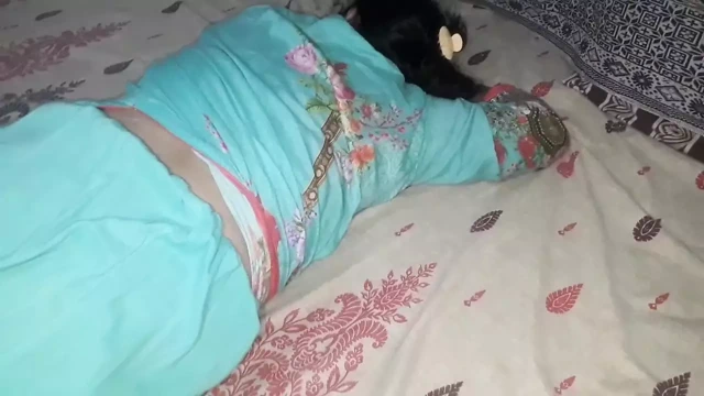 Benim sıcak Hint desi köyümle tanışmak için uzun bir süre sonra yenge ve kahrolası sert o benim kocamla kahrolası beni aldatıyor Hintçe x