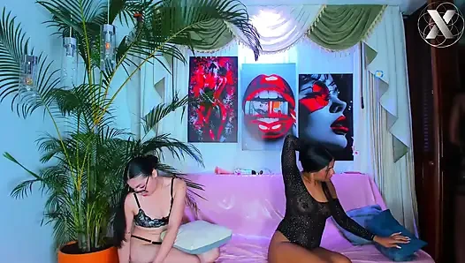 69. Pozisyonda Lezbiyen Orospu Görünümleriyle Vadi Yalama