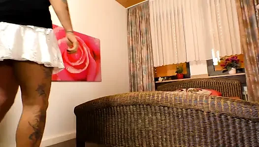 Azgın evli kadın kocasının yarağını seviyor