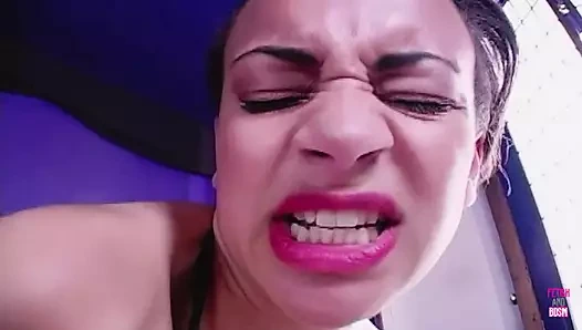 Belden bağlamalı sert sikişli bir esmer azgın bir sürtüğün sıkı amını sikiyor