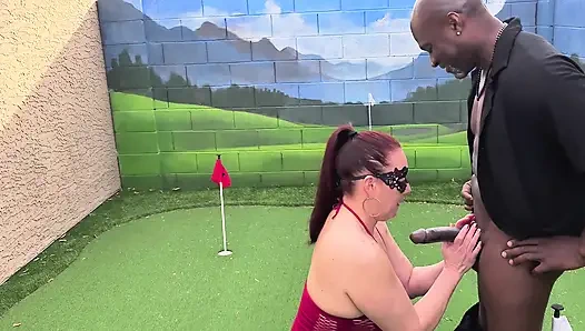 Polyjswitch ateşli evli kadın dizlerinin üzerinde büyük zenci servis ediyor